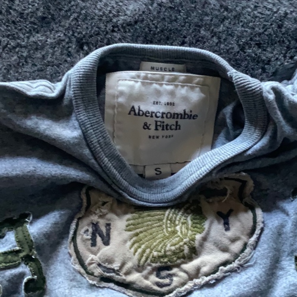 Boys Abercrombie muscle t - Picture 2 of 3